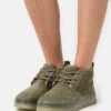 Ugg Neumel Clear - Korte Laarzen - Burnt Olive 2 Ugg Neumel Clear - Korte Laarzen - Burnt Olive -Ugg Verkoopwinkel f4975390266546e48f9740b8cad85675