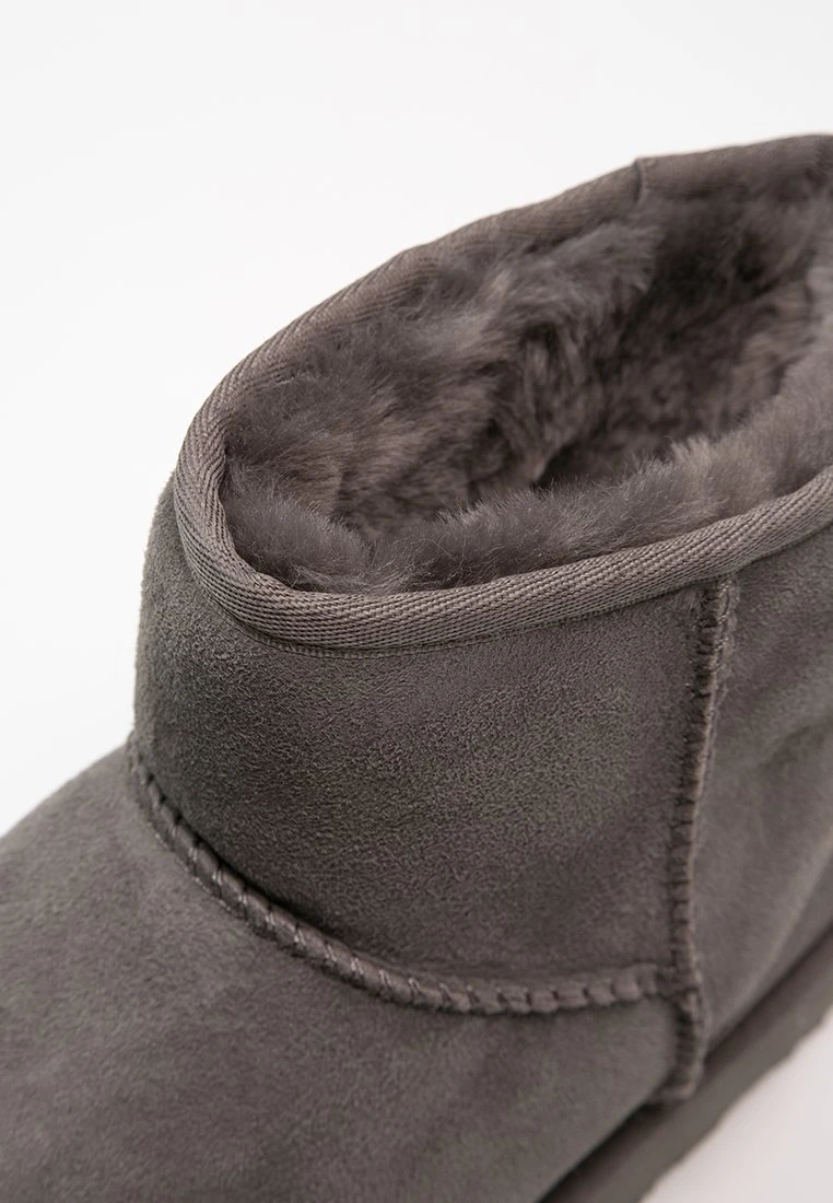 Ugg Classic Mini - Korte Laarzen - Grey 9 Ugg Classic Mini - Korte Laarzen - Grey - Afbeelding 7